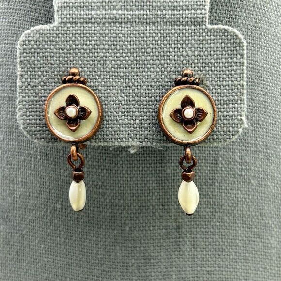 Vintage Avon Floral Copper Clip-On Dangle Earrings with Faux Pearl Classic - Picture 2 of 9